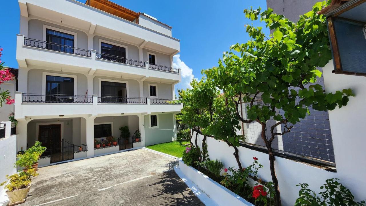 Hillside Escape Apartment